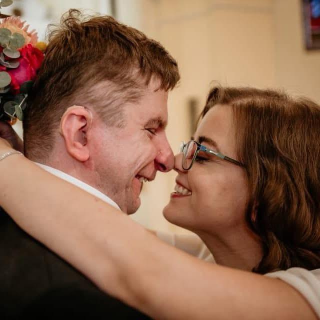 Dvoje zagrljenih ljudi. Petra i ja.